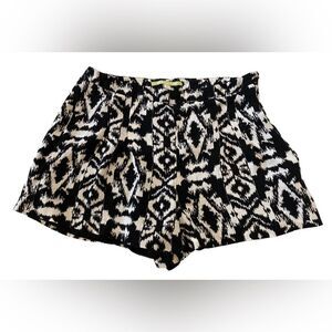 Gianni Bini Black and white high waisted shorts XS